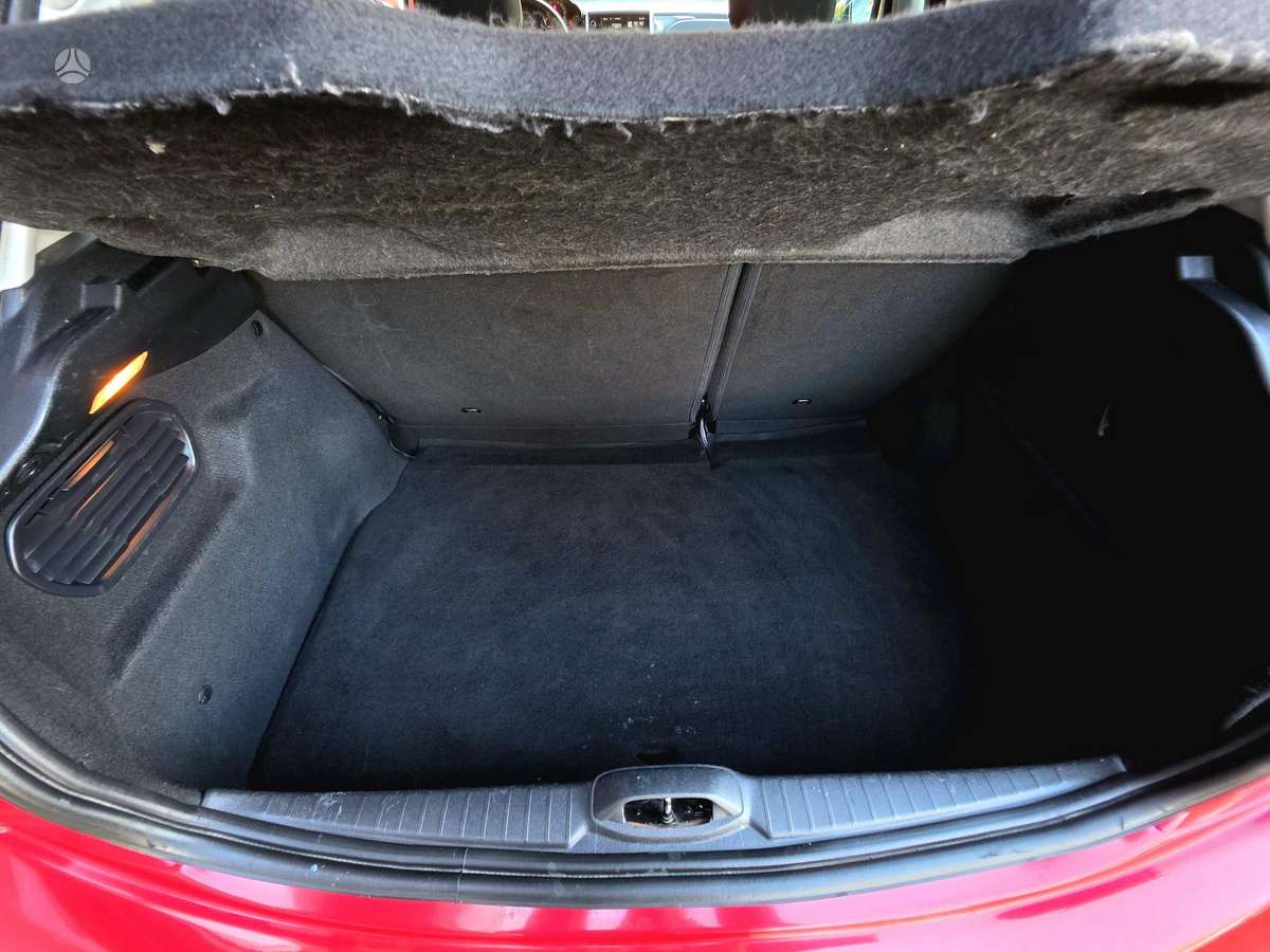 Peugeot 208, 1.2 l., hatchback