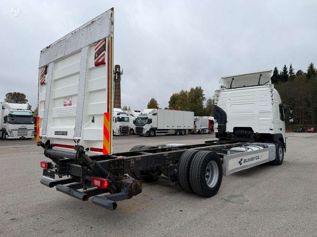 Volvo FM330, šasija