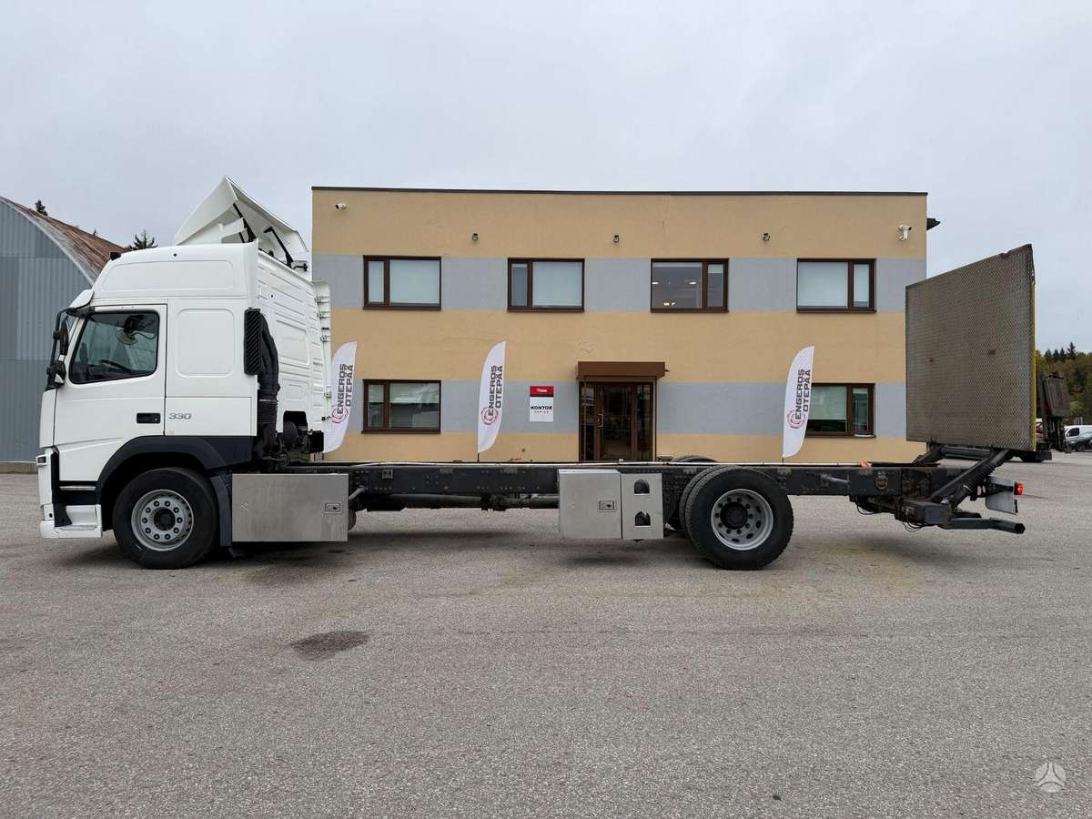 Volvo FM330, šasija