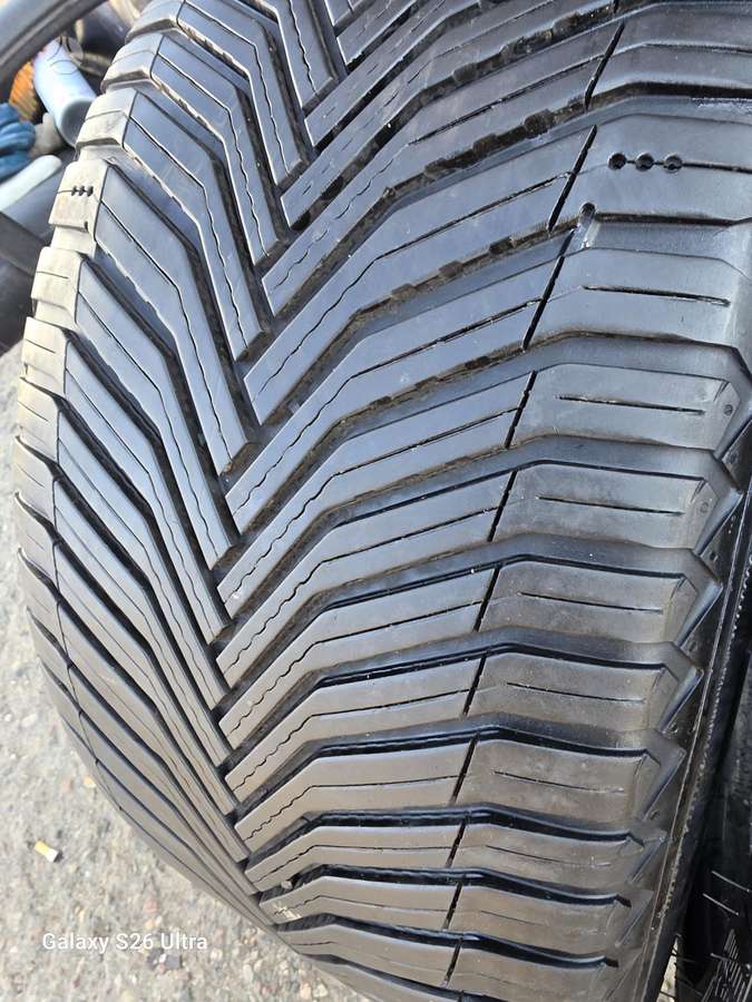 Michelin CROSSCLIMATE 2, всесезонные 255/40 R18