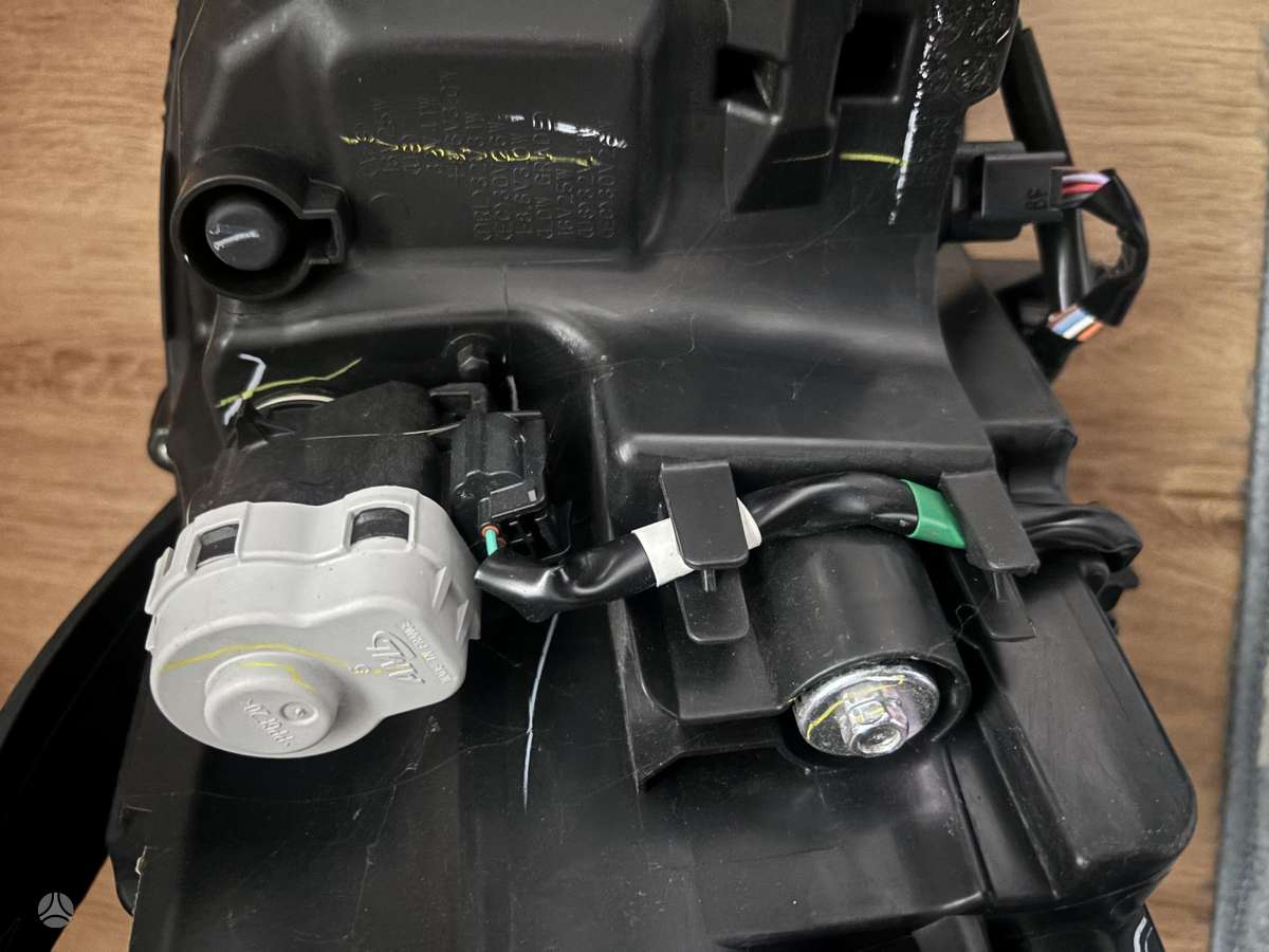 Mazda CX-30, DGJ1-51040, фары