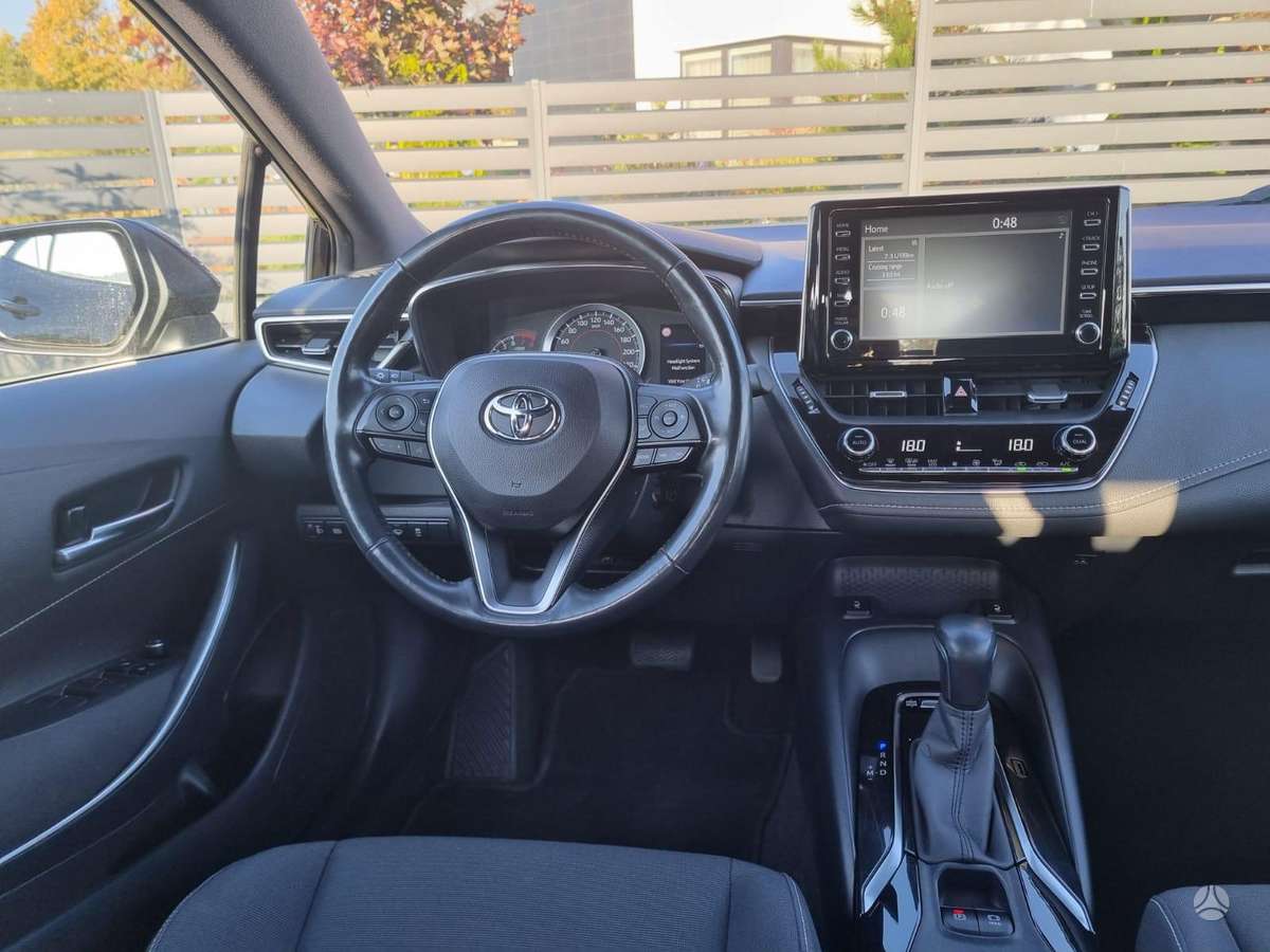 Toyota Corolla, 1.2 l., hatchback