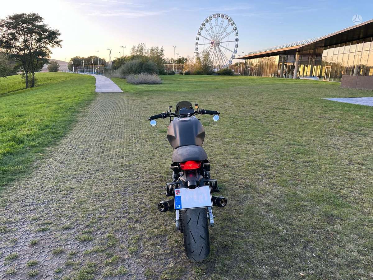 Ducati Monster 900cc, street / классические