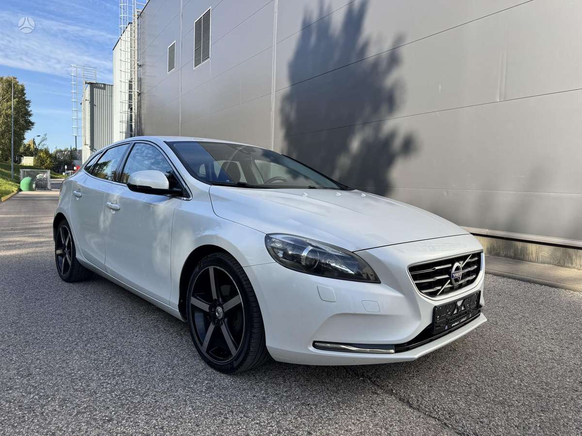 Volvo V40, 1.6 l., hatchback