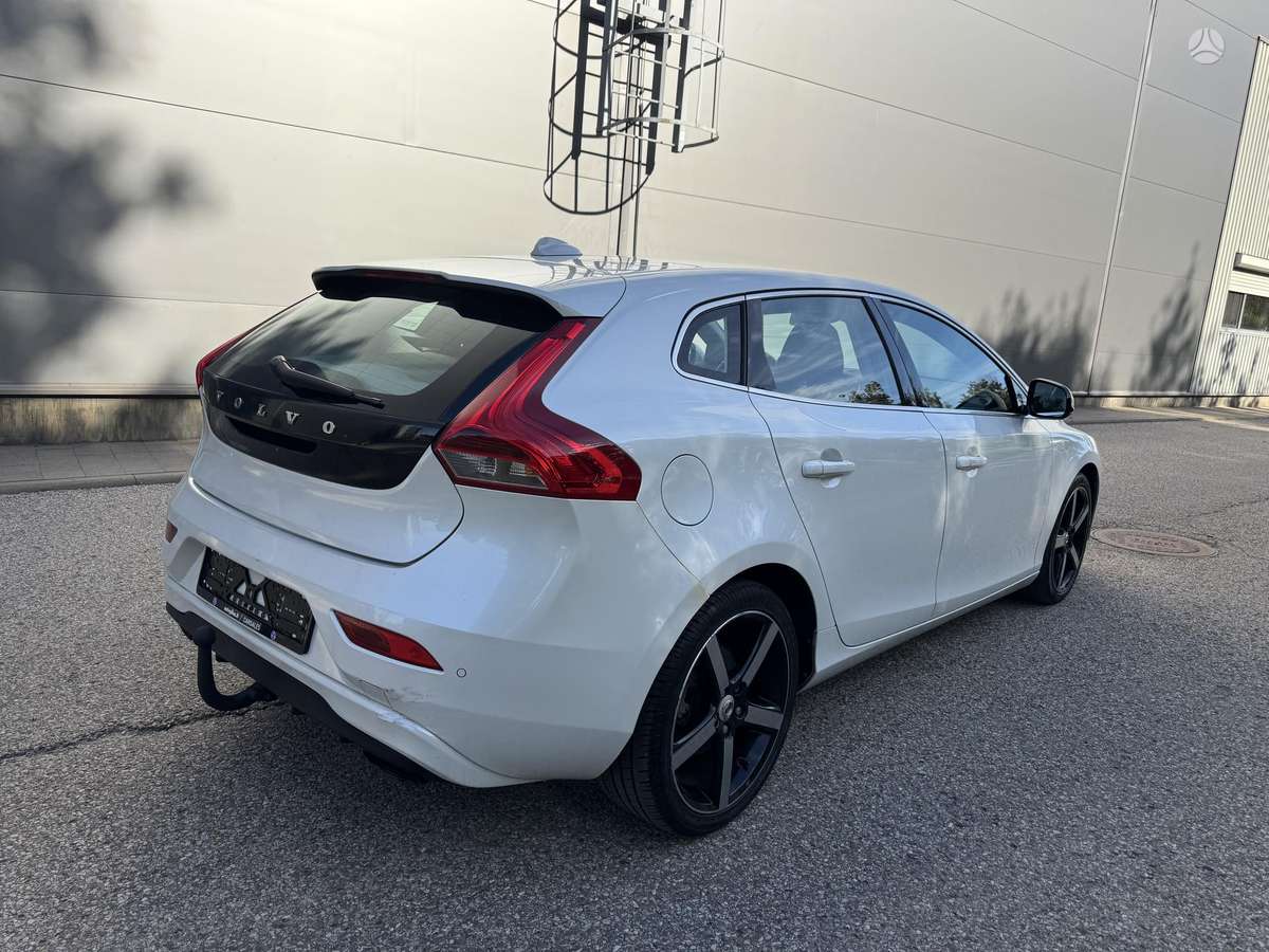 Volvo V40, 1.6 l., hatchback