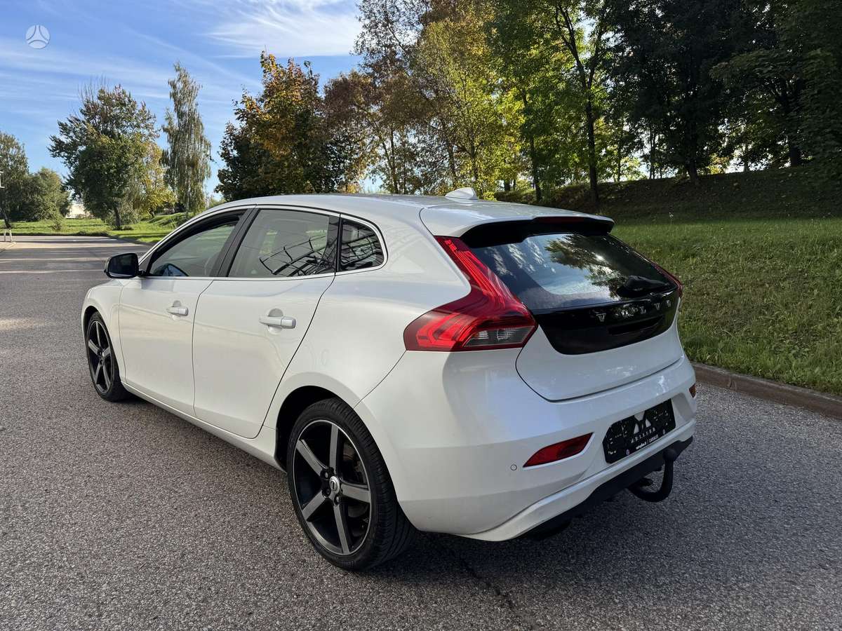 Volvo V40, 1.6 l., hatchback