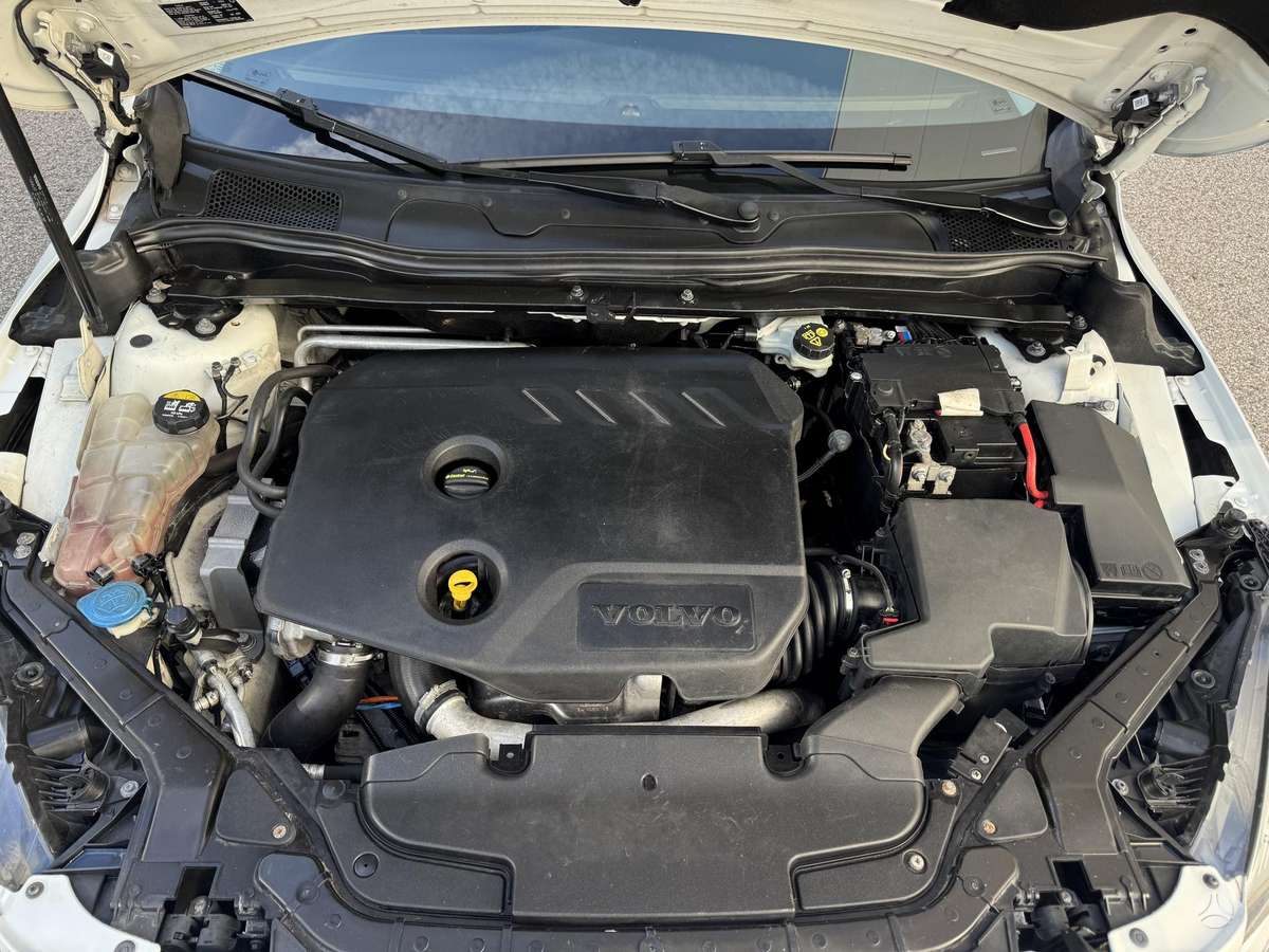 Volvo V40, 1.6 l., hatchback