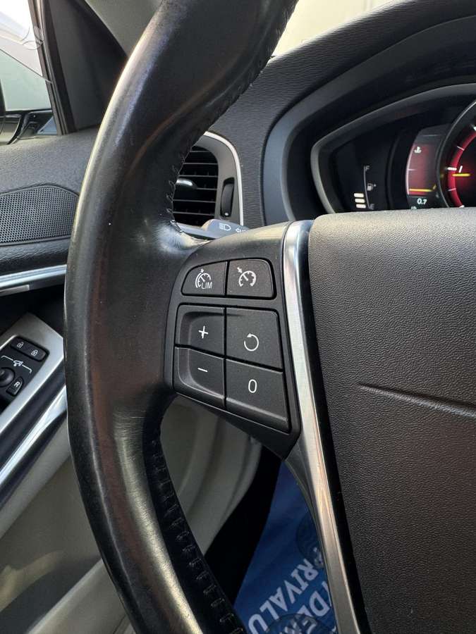 Volvo V40, 1.6 l., hatchback