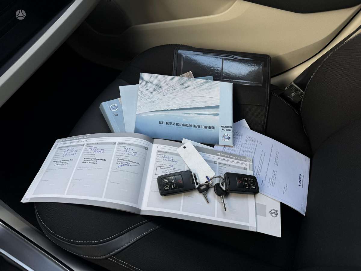 Volvo V40, 1.6 l., hatchback