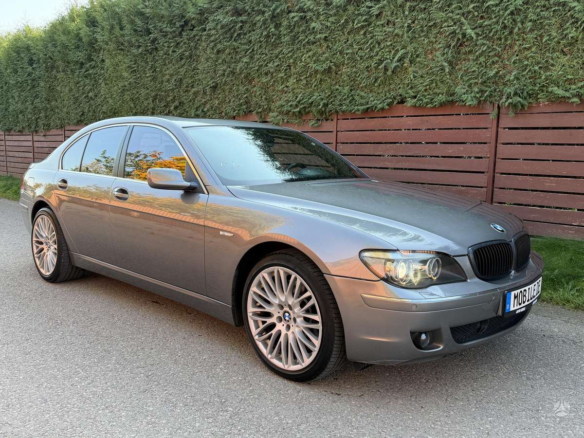 BMW 745, 4.4 l., Седан