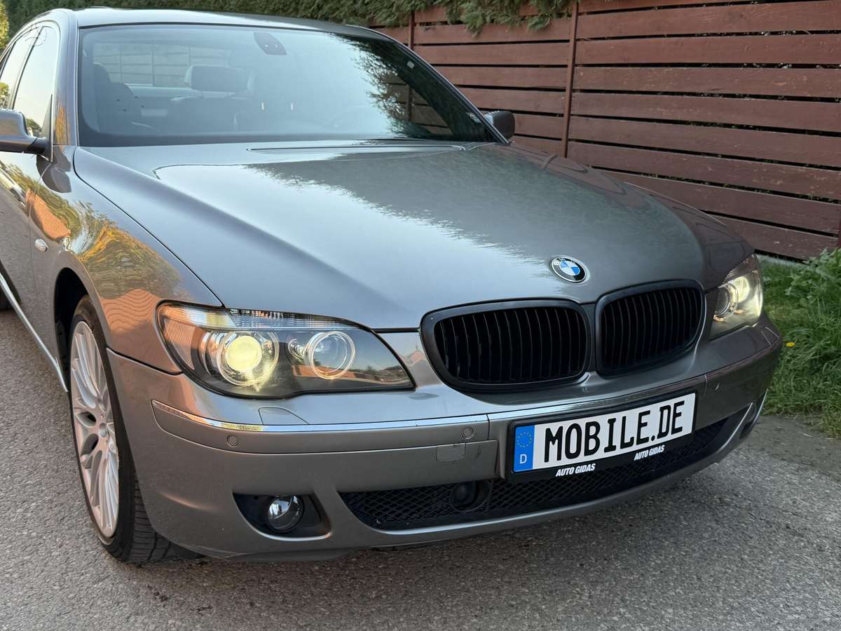 BMW 745, 4.4 l., Седан