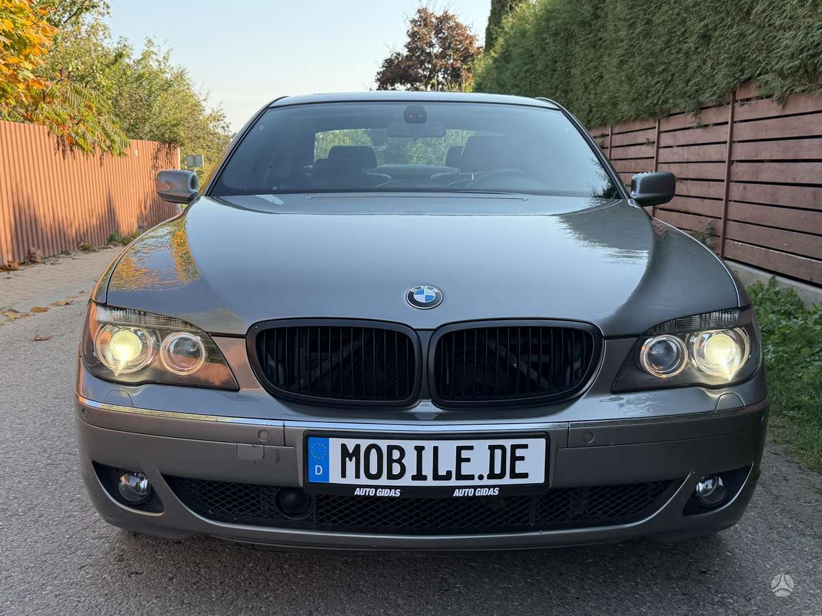 BMW 745, 4.4 l., Седан