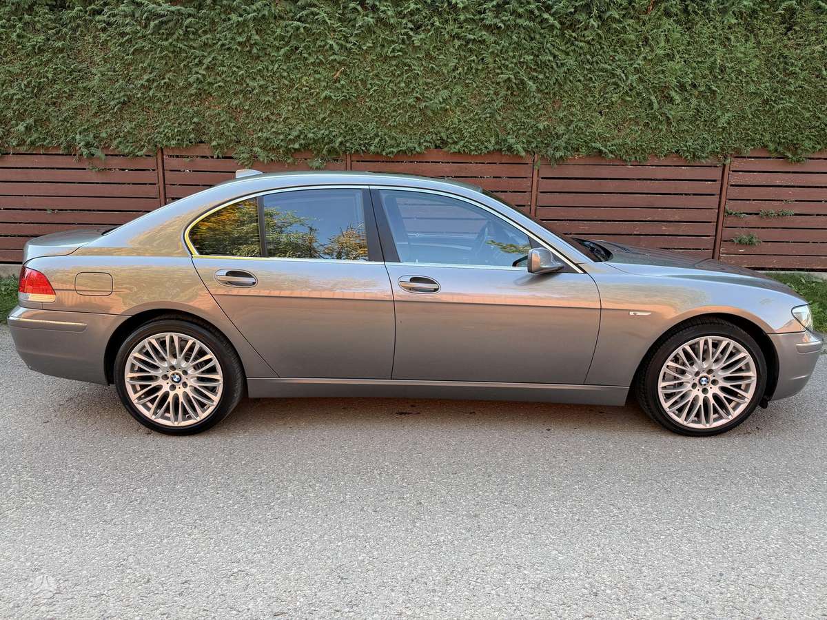 BMW 745, 4.4 l., Седан