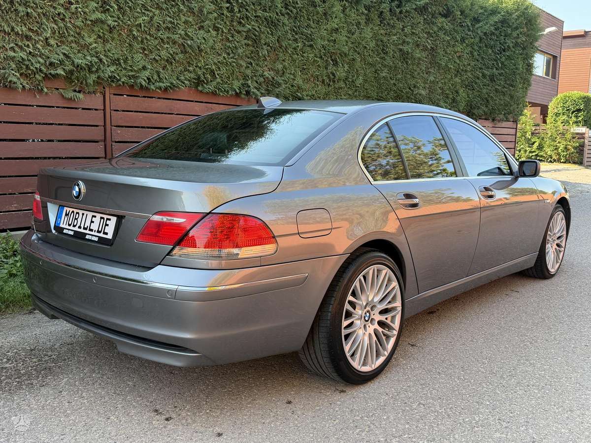 BMW 745, 4.4 l., Седан