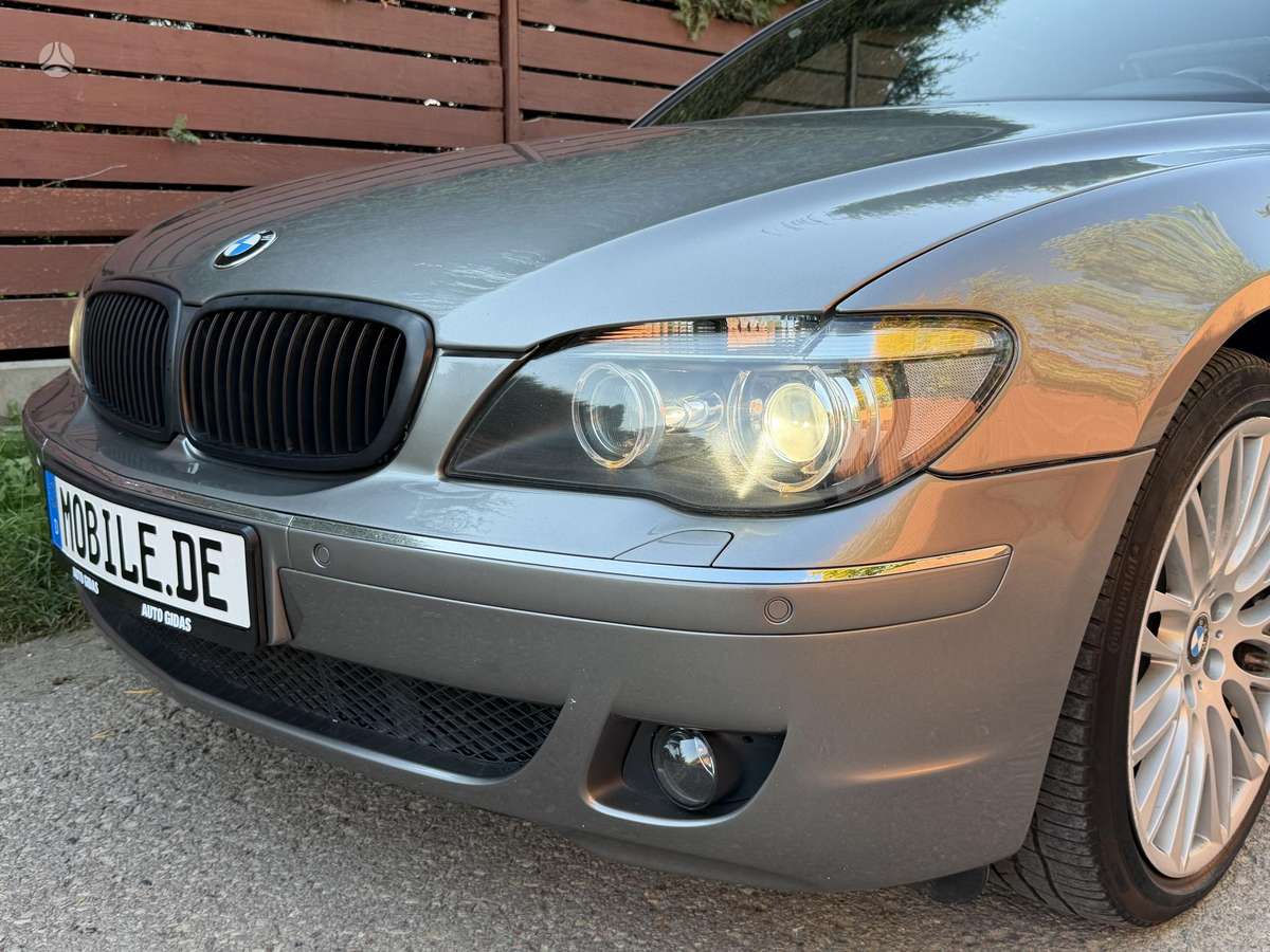 BMW 745, 4.4 l., Седан