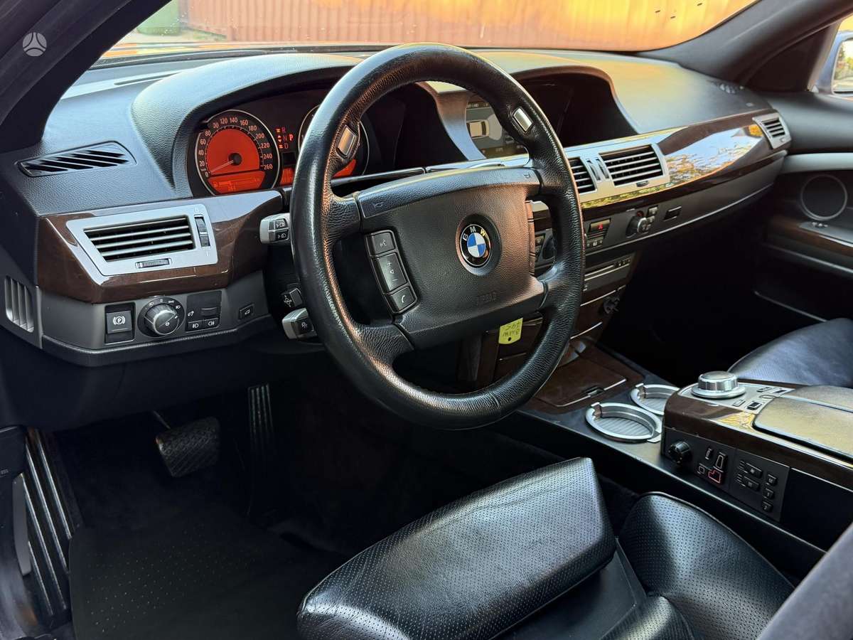 BMW 745, 4.4 l., Седан