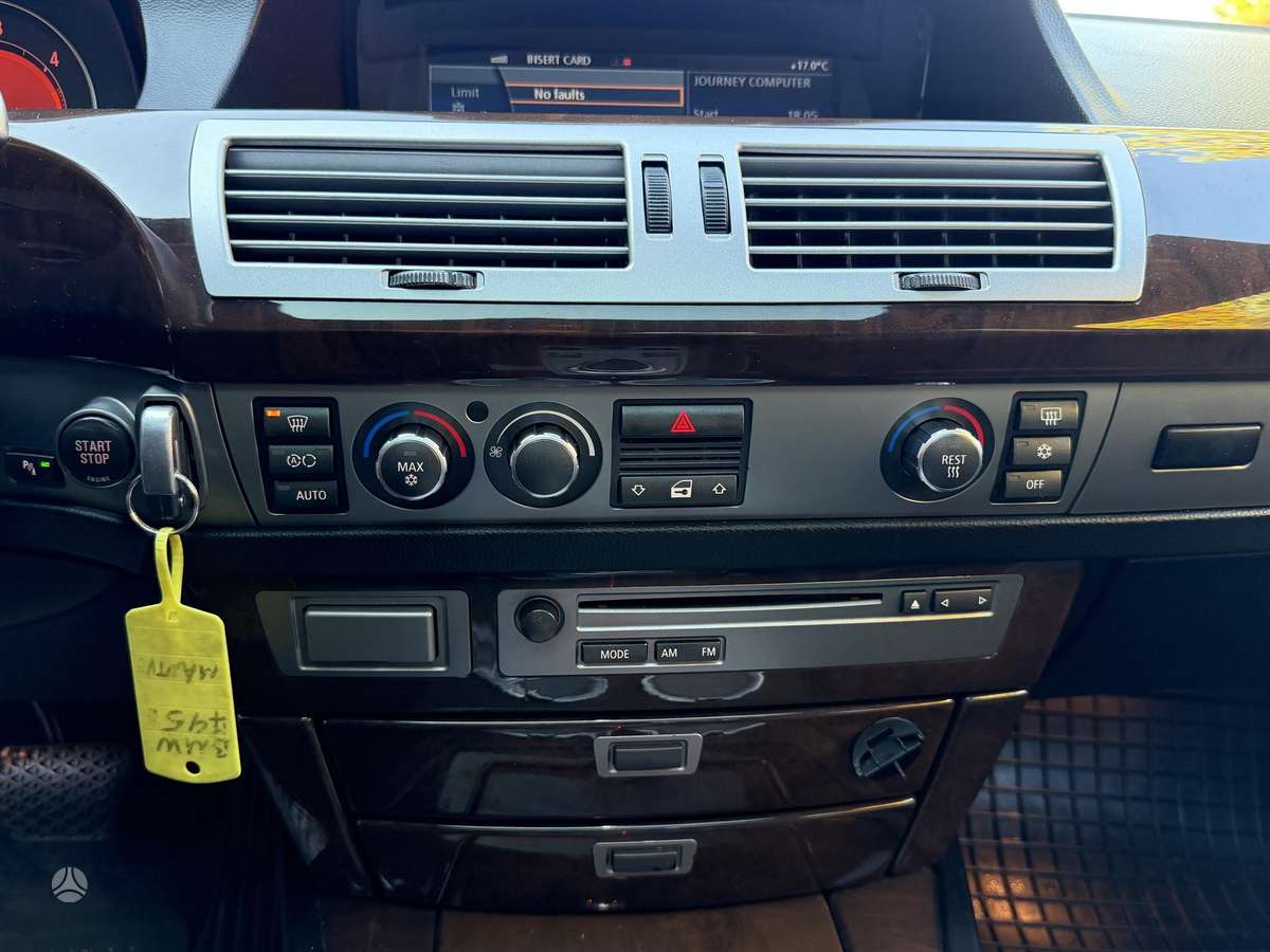 BMW 745, 4.4 l., Седан