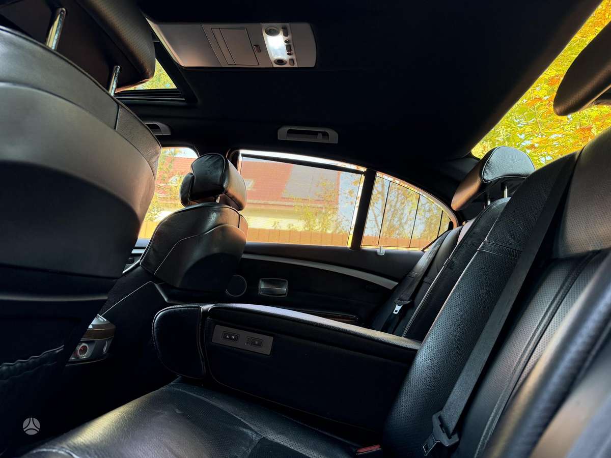 BMW 745, 4.4 l., Седан