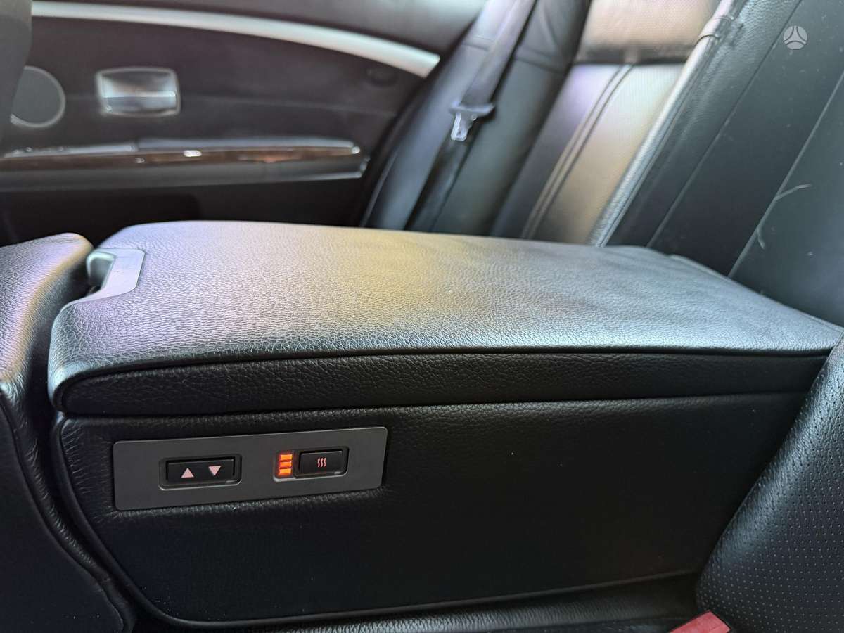 BMW 745, 4.4 l., Седан