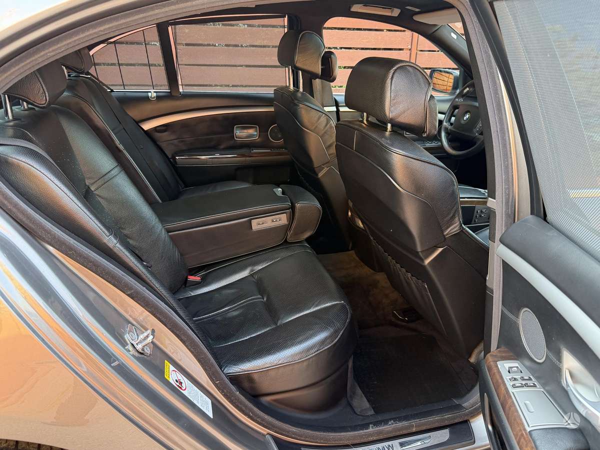 BMW 745, 4.4 l., Седан