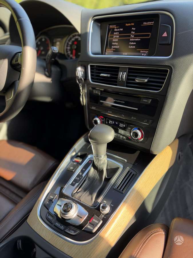 Audi Q5, 3.0 l., off-road / crossover