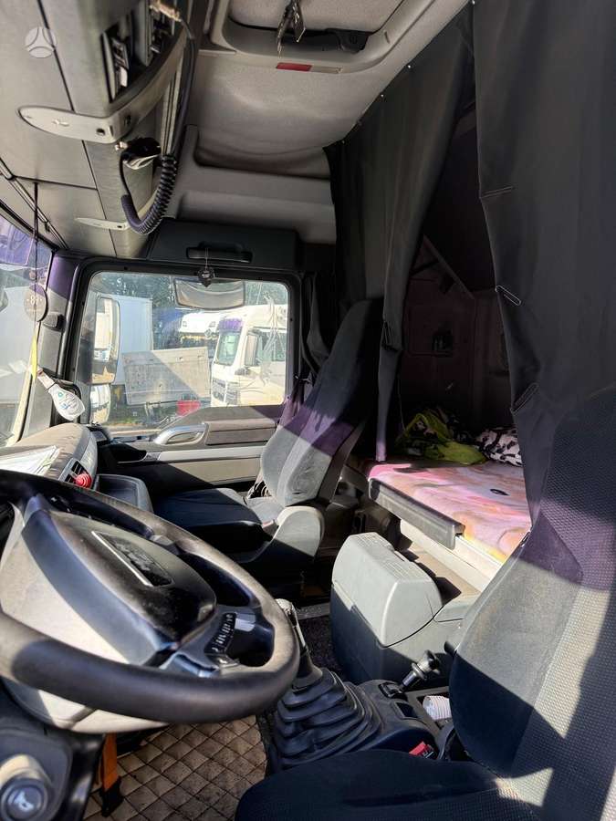 MAN TGX 18.440, 2 спальных места