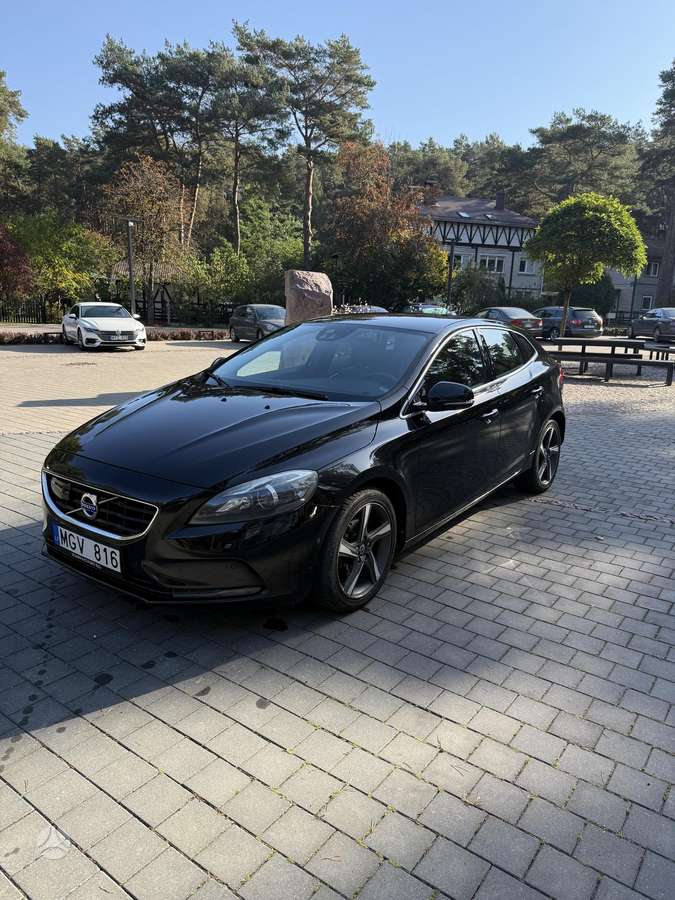 Volvo V40, 1.6 l., hatchback