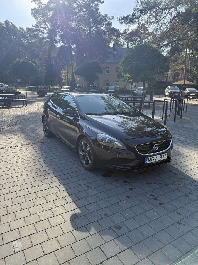 Volvo V40, 1.6 l., hatchback