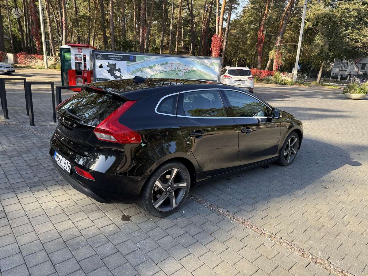 Volvo V40, 1.6 l., Хэтчбек
