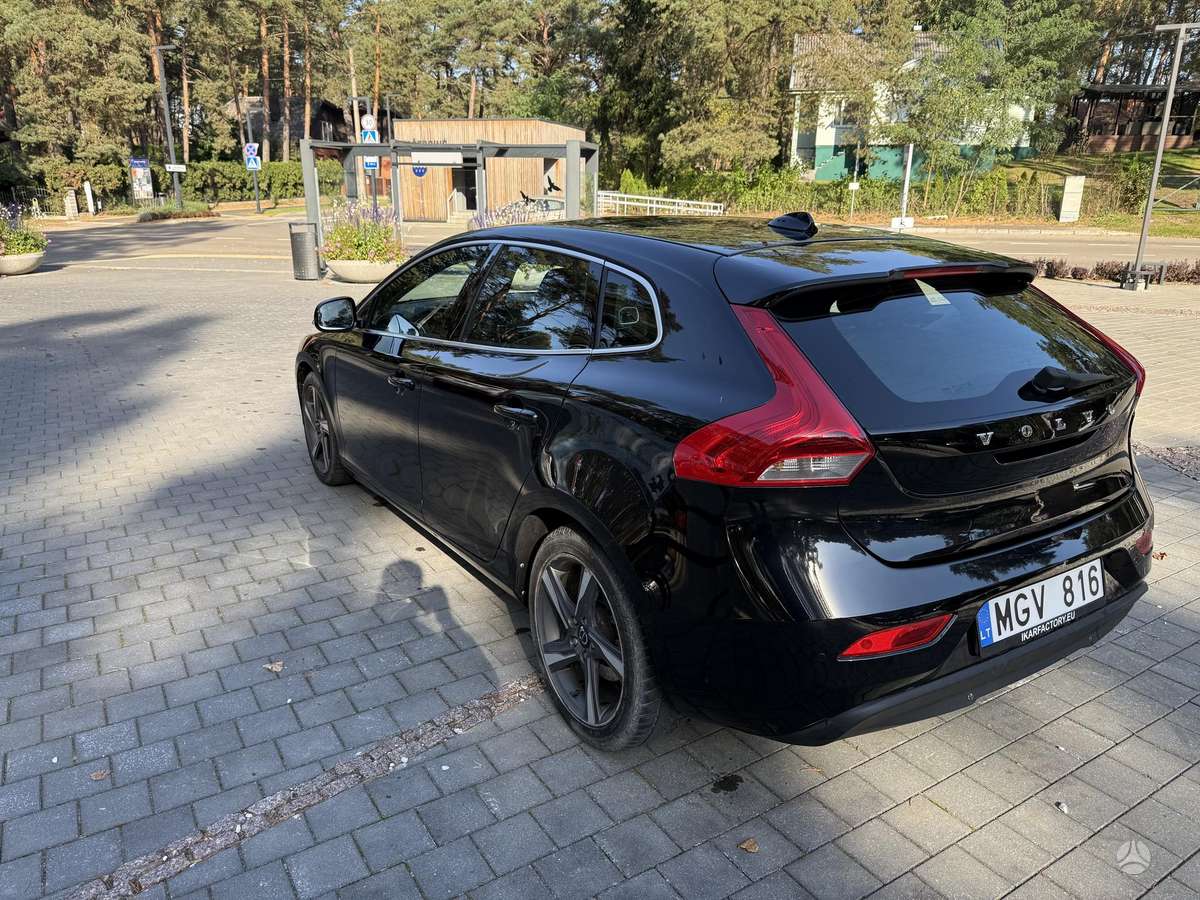 Volvo V40, 1.6 l., hatchback