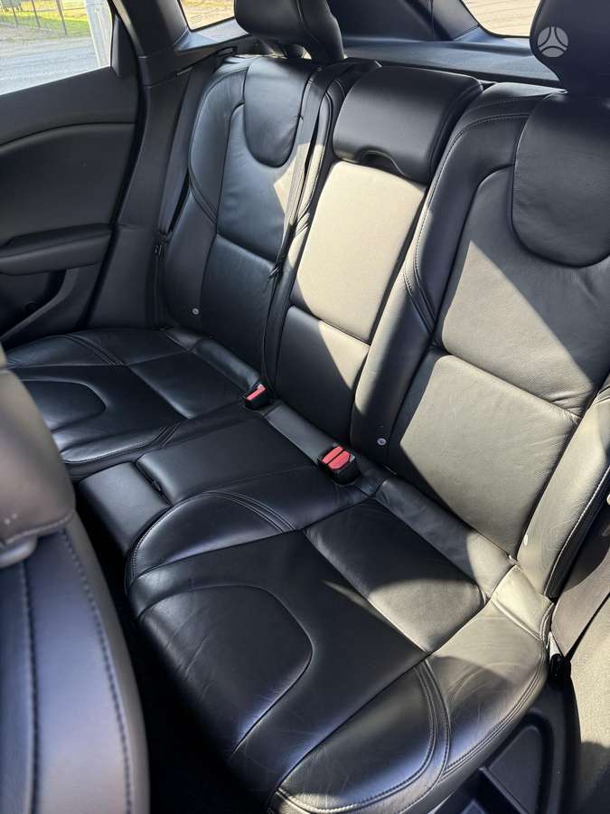 Volvo V40, 1.6 l., hatchback