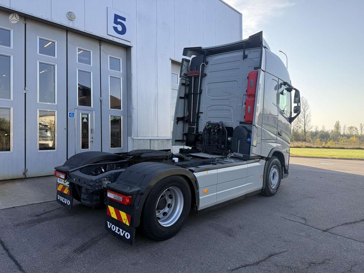 Volvo FH460TC Globetrotter Full fairing, double sleeper
