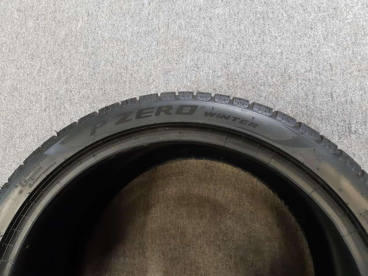 Pirelli 2024m PZero Winter, universalios 285/35 R21