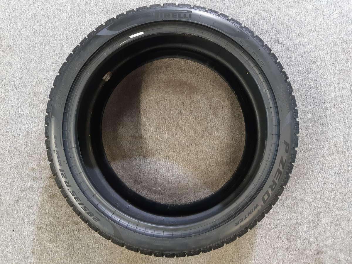 Pirelli 2024m PZero Winter+, universalios 285/35 R21