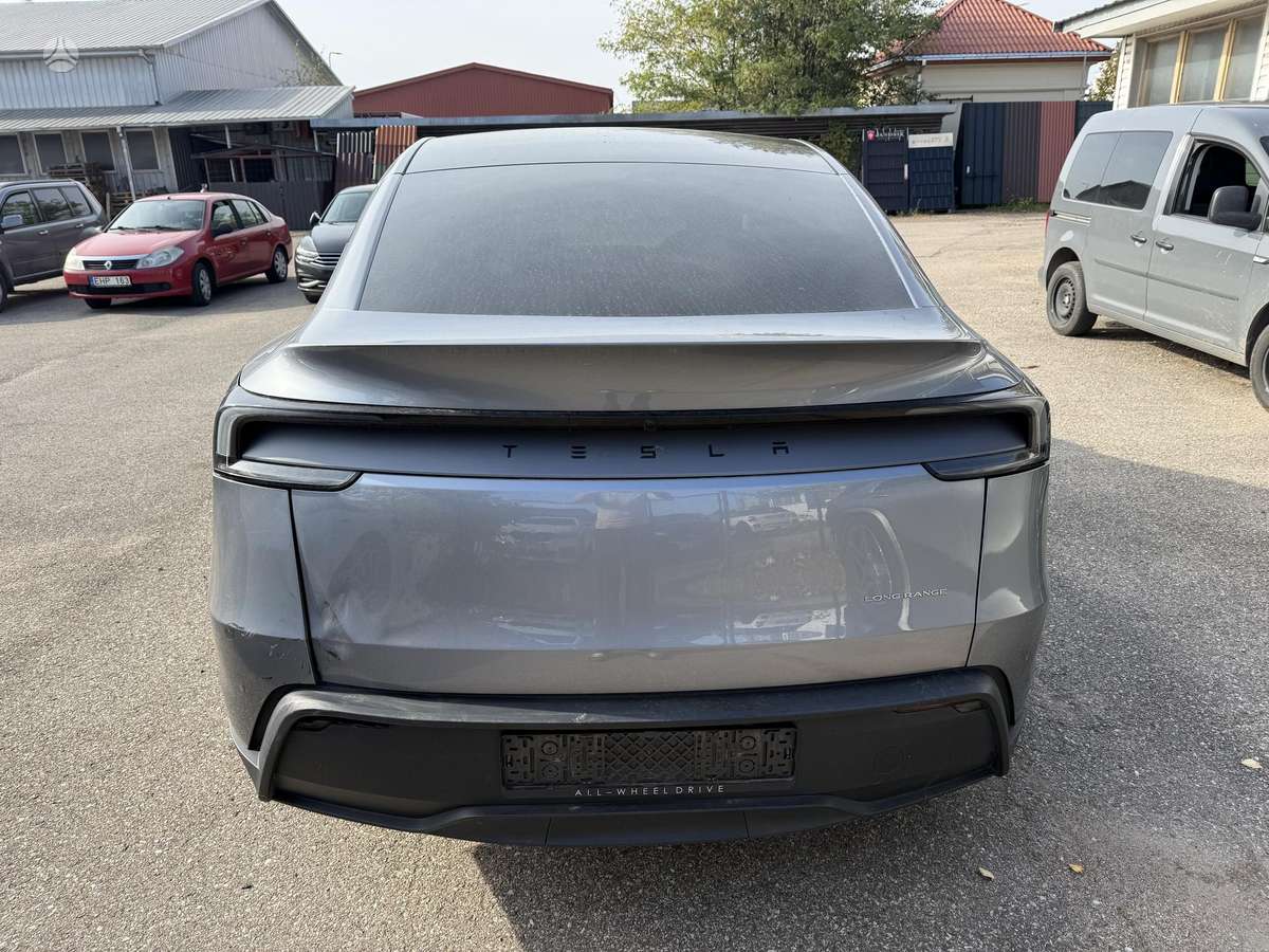 Tesla Model Y, 82 kWh, off-road / crossover