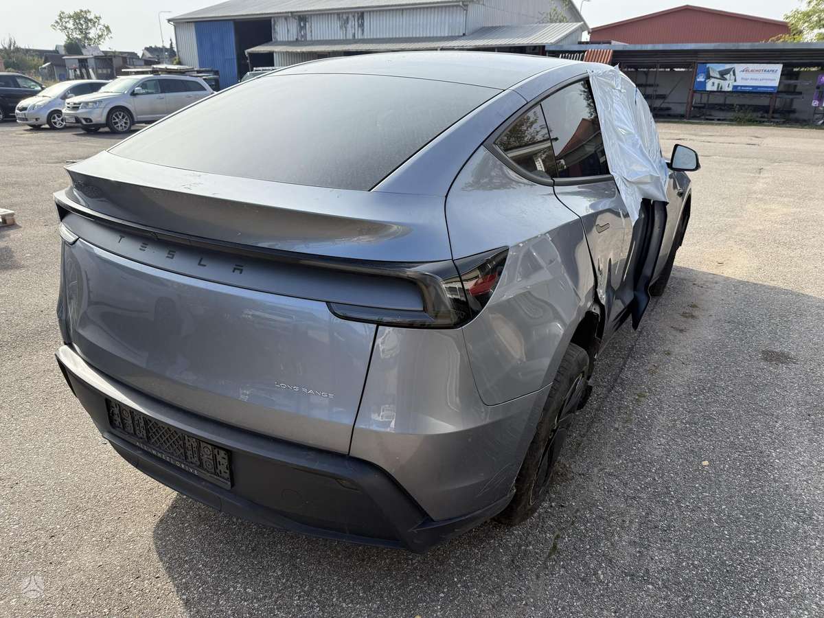 Tesla Model Y, 82 kWh, off-road / crossover