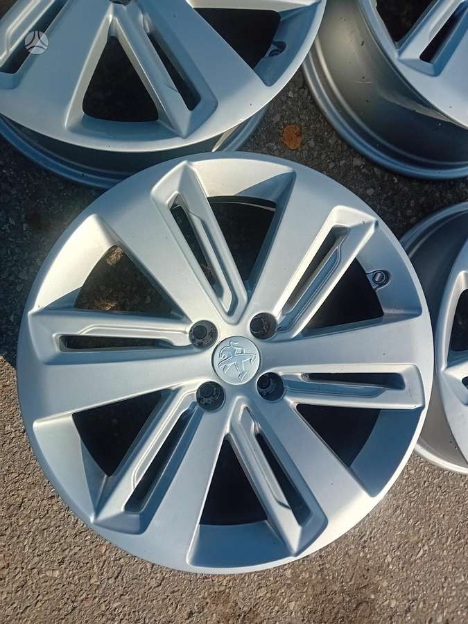 Peugeot, lengvojo lydinio, R18