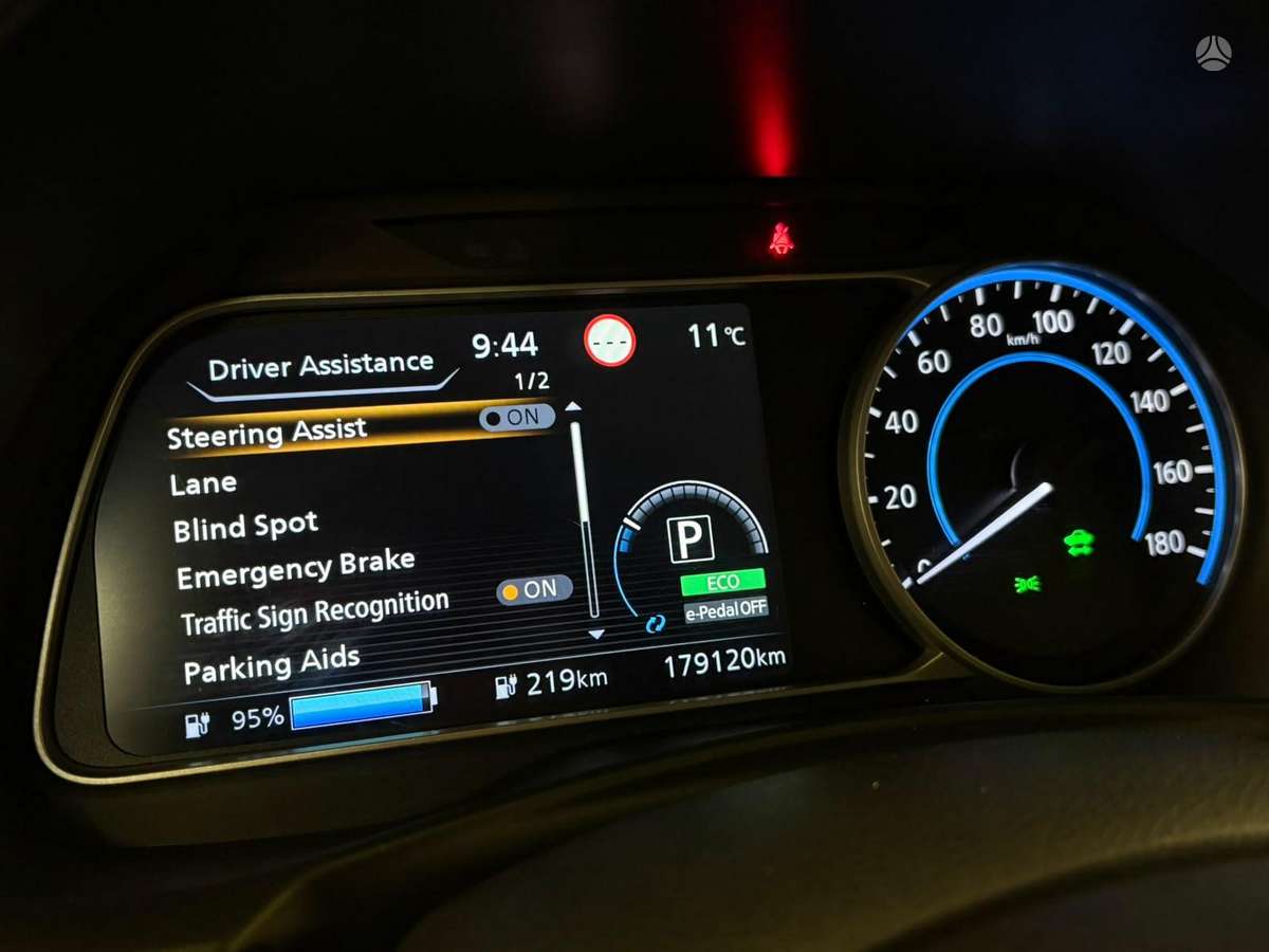 Nissan Leaf, 40 kWh, hatchback