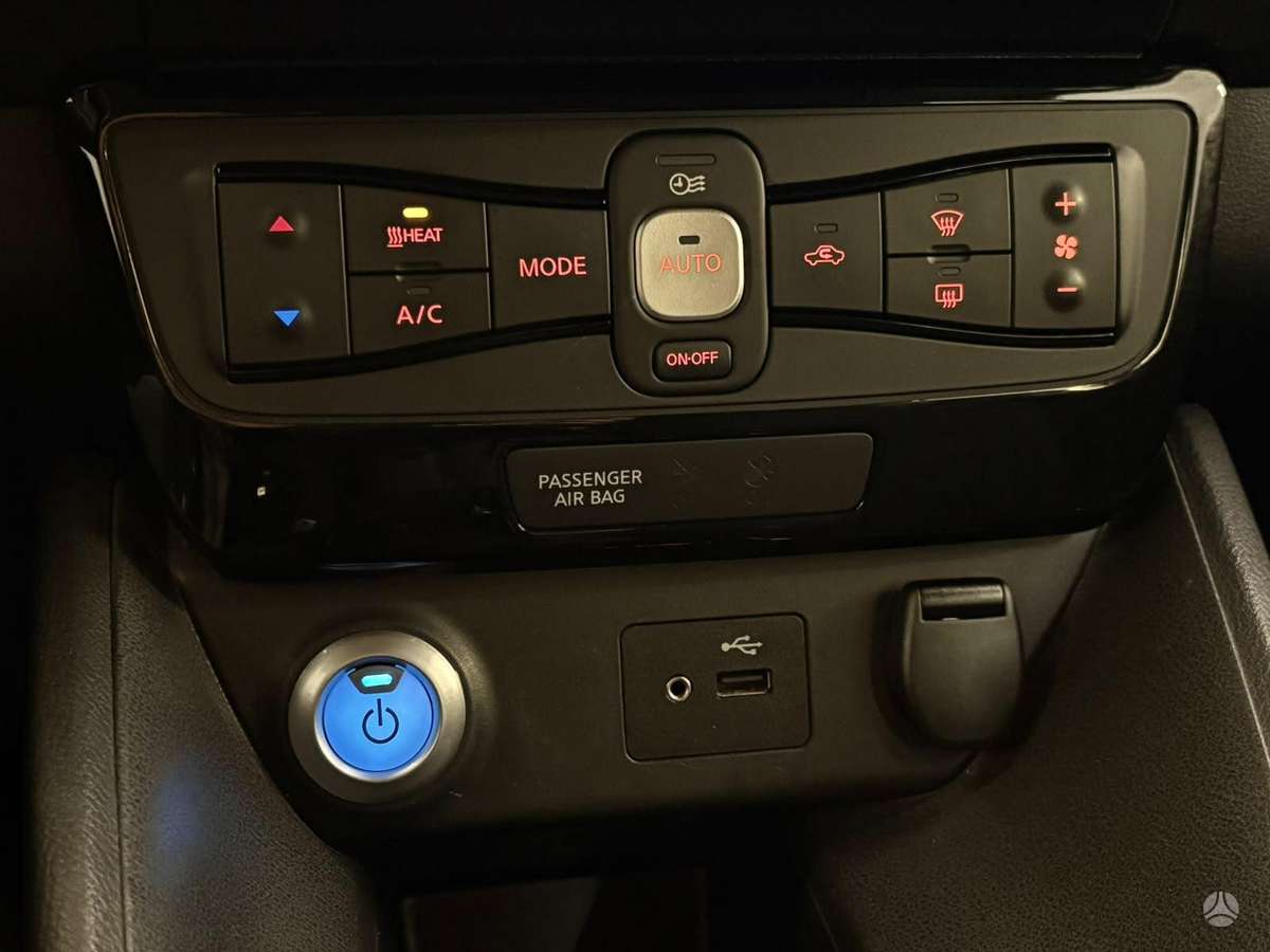 Nissan Leaf, 40 kWh, hatchback