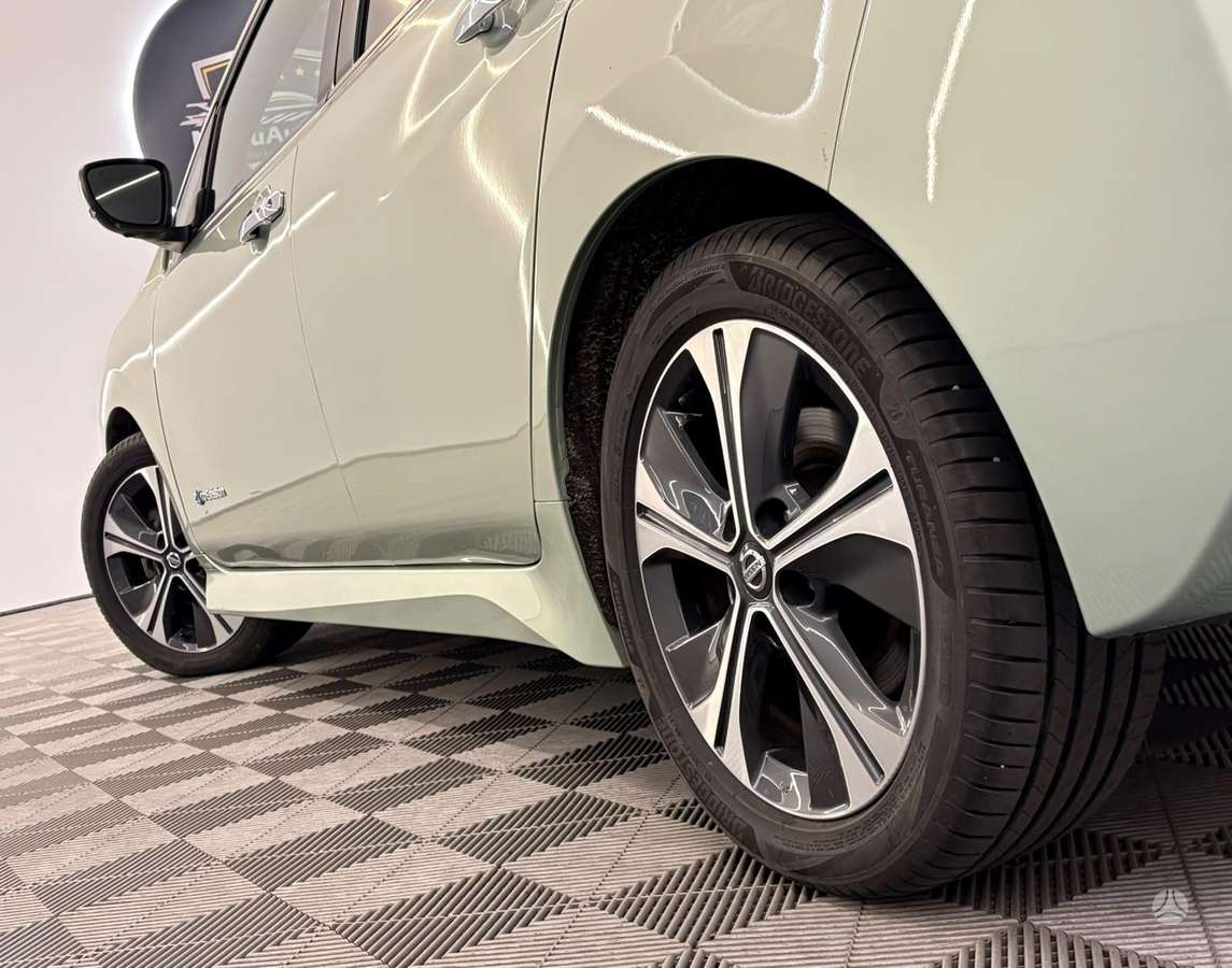 Nissan Leaf, 40 kWh, hatchback