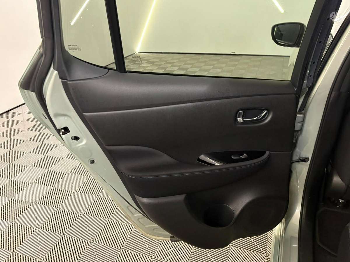 Nissan Leaf, 40 kWh, hatchback