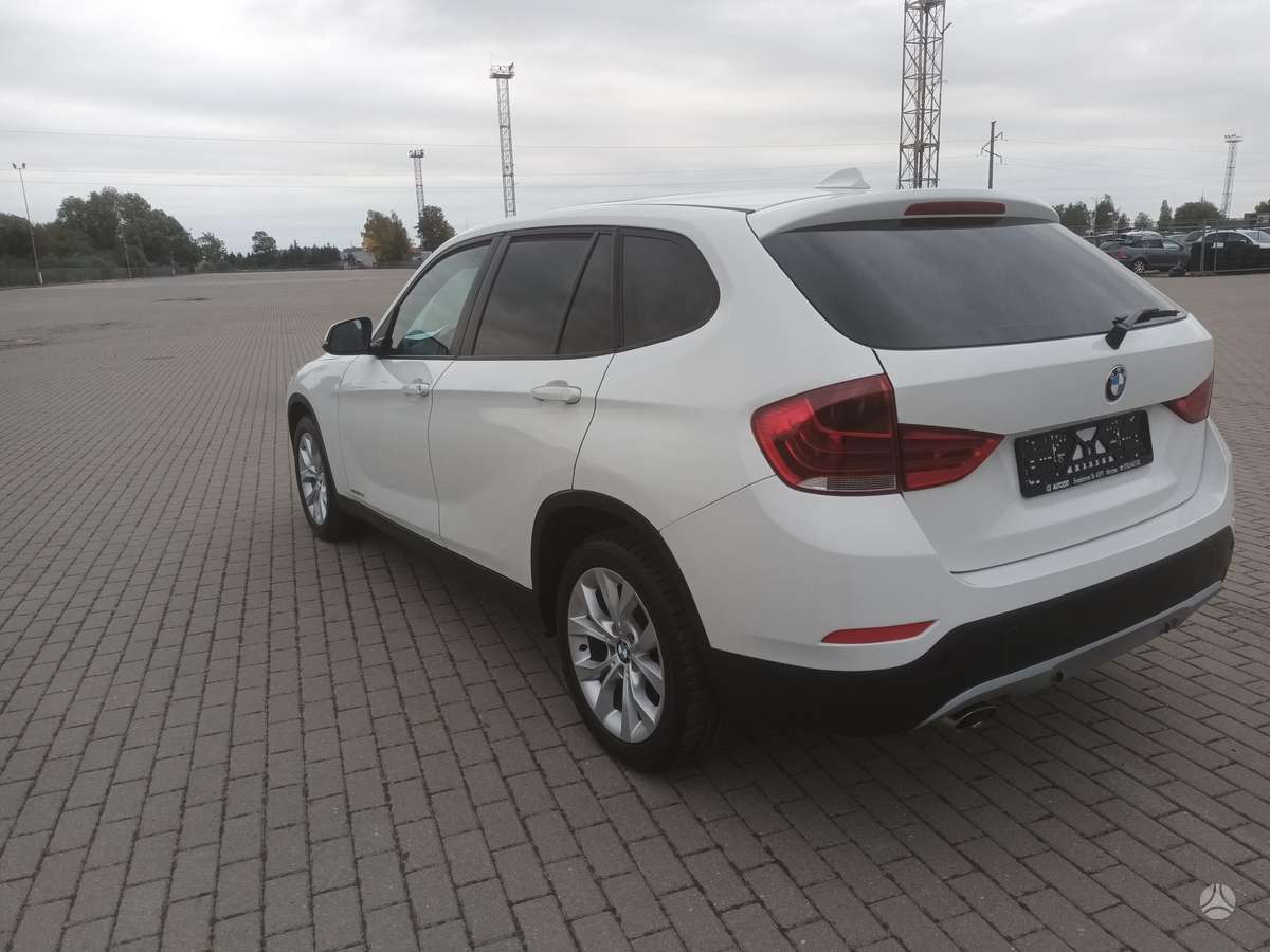 BMW X1, 2.0 l., off-road / crossover