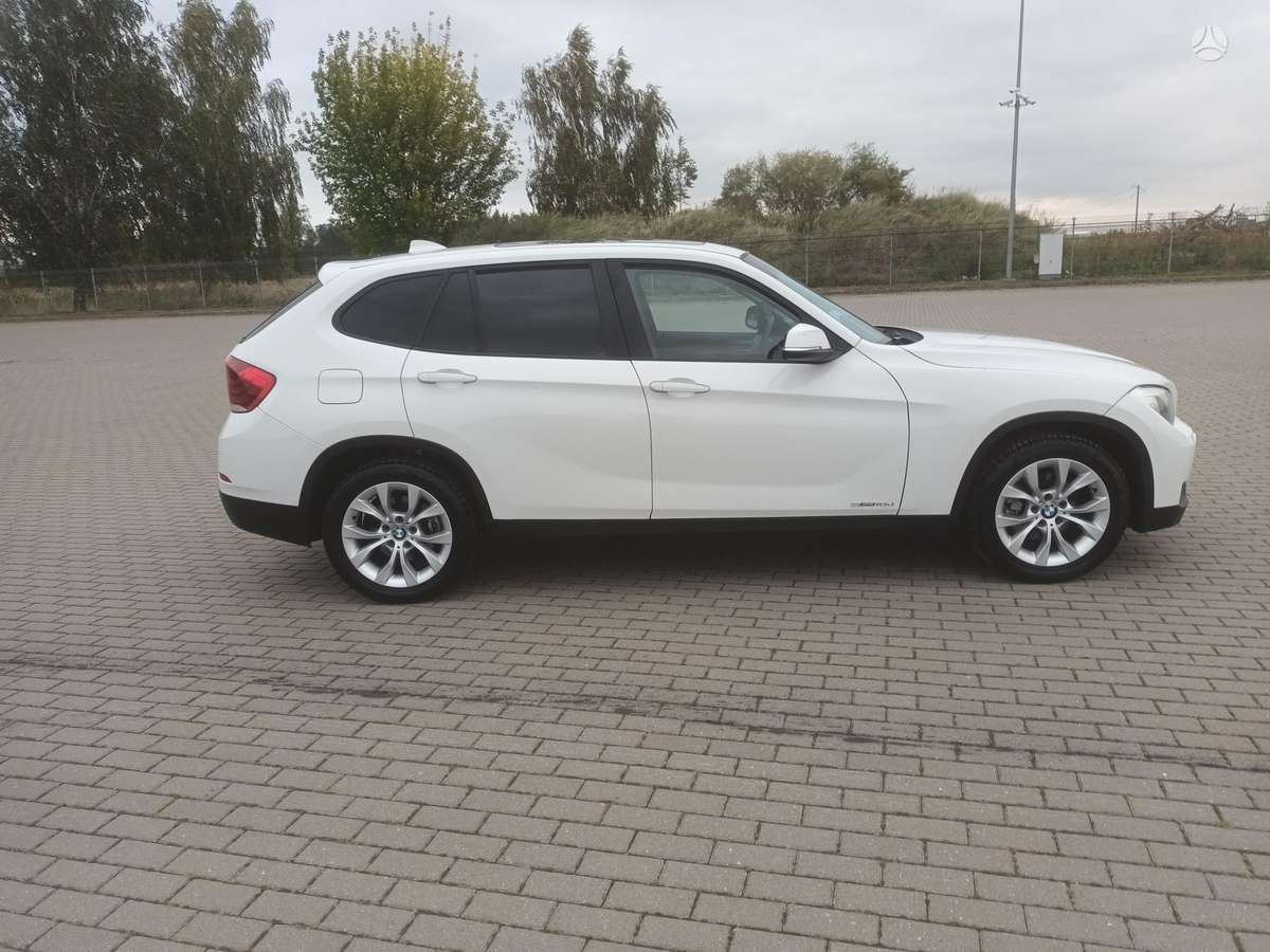 BMW X1, 2.0 l., off-road / crossover