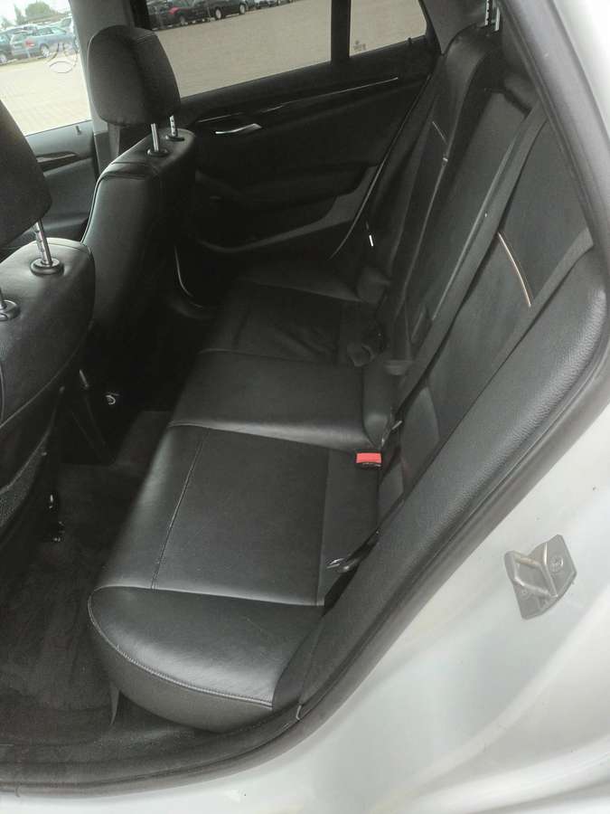 BMW X1, 2.0 l., off-road / crossover