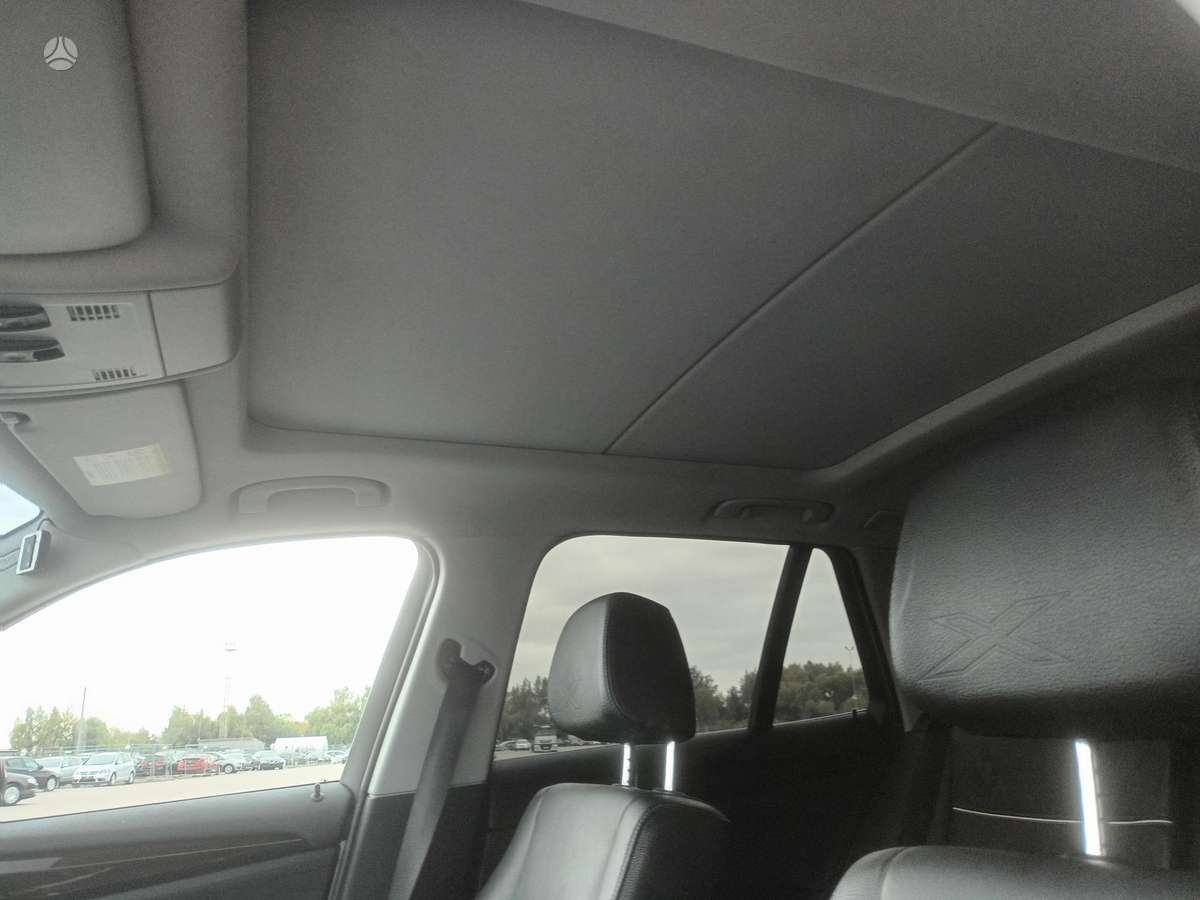 BMW X1, 2.0 l., off-road / crossover