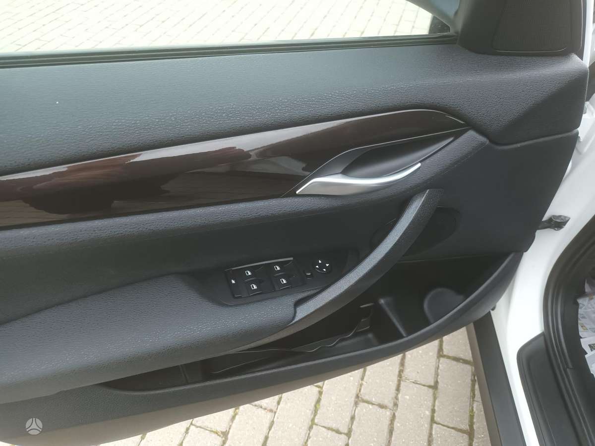 BMW X1, 2.0 l., off-road / crossover