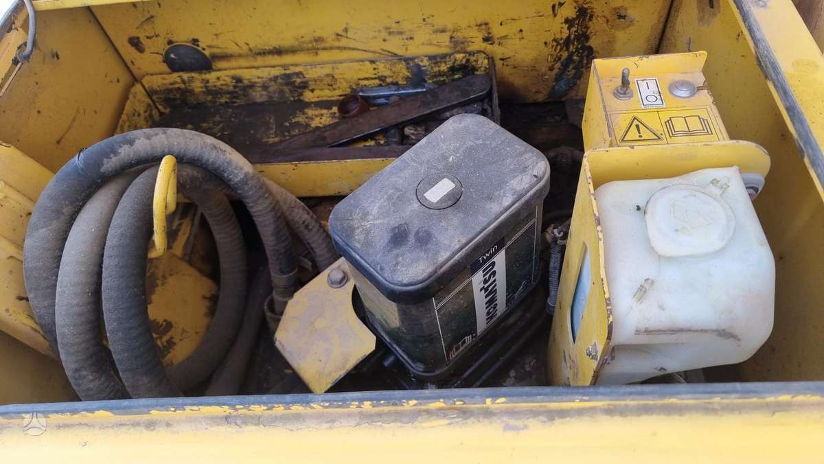Komatsu PC 210 LC-10, экскаваторы