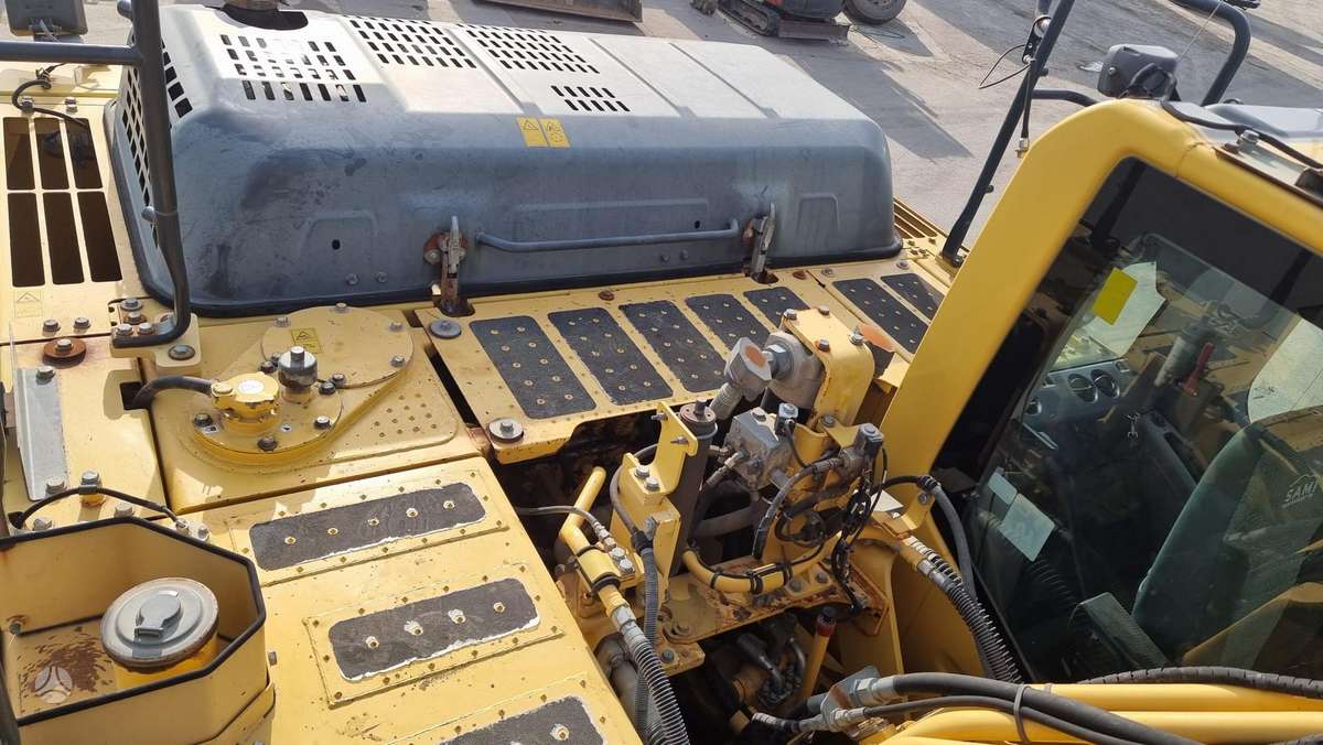 Komatsu PC 210 LC-10, excavator