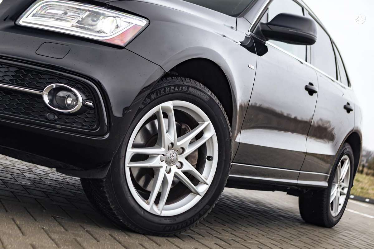 Audi Q5, 3.0 l., off-road / crossover