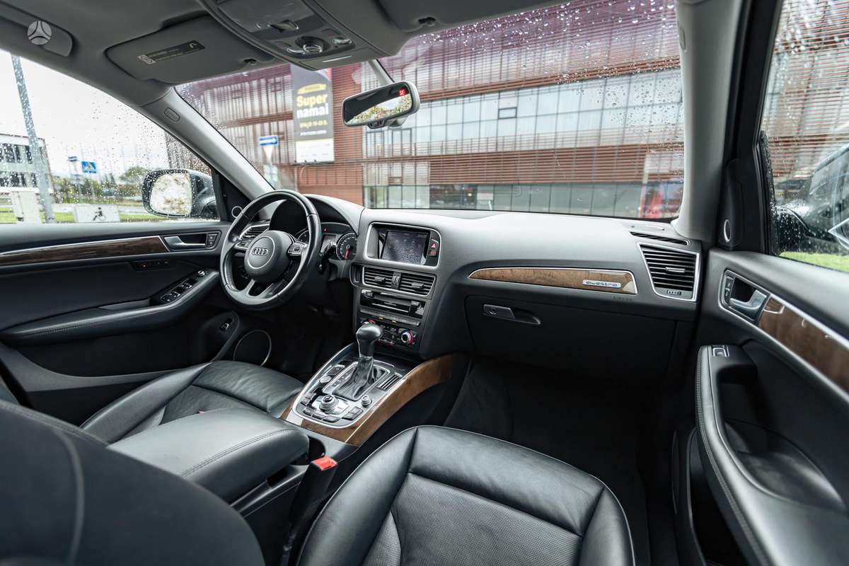 Audi Q5, 3.0 l., off-road / crossover